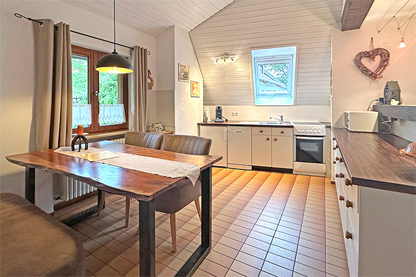 Voll ausgestattete Wohnküche