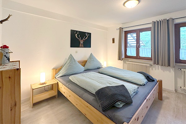 Schlafzimmer mit Doppelbett
